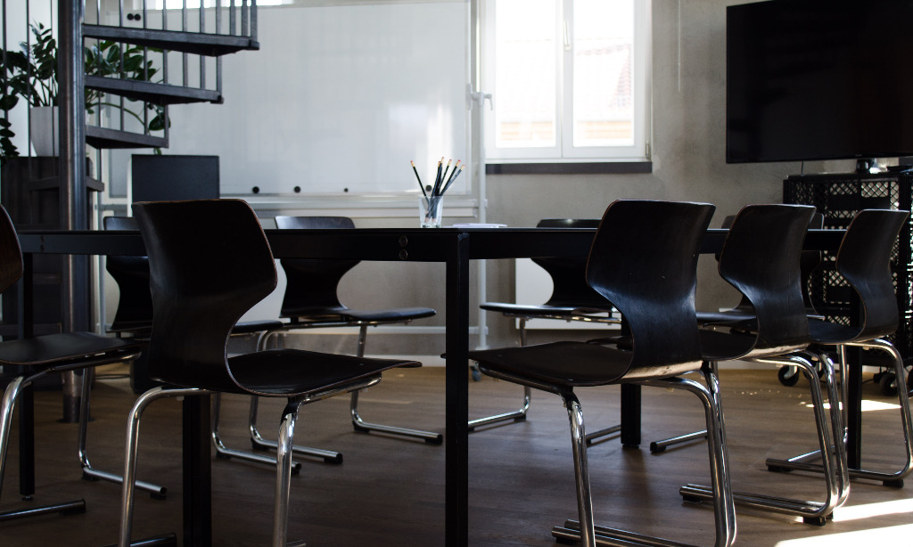Spontan benötigte Arbeitsplätze können bei Sankt Oberholz auch stundenweise gebucht werden Bild: Coworking Space für Freelancer